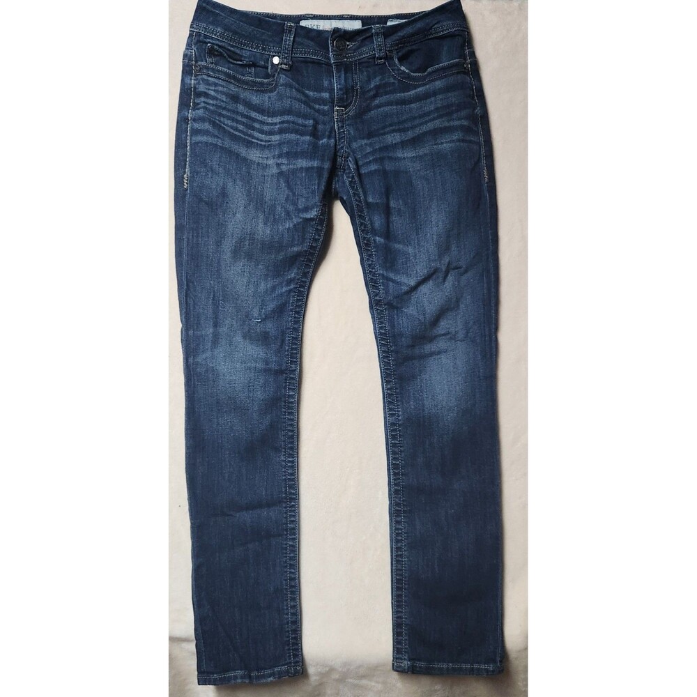 BKE Culture Women's  Size 4/27r  27x 31  1/2  Straight Jeans.